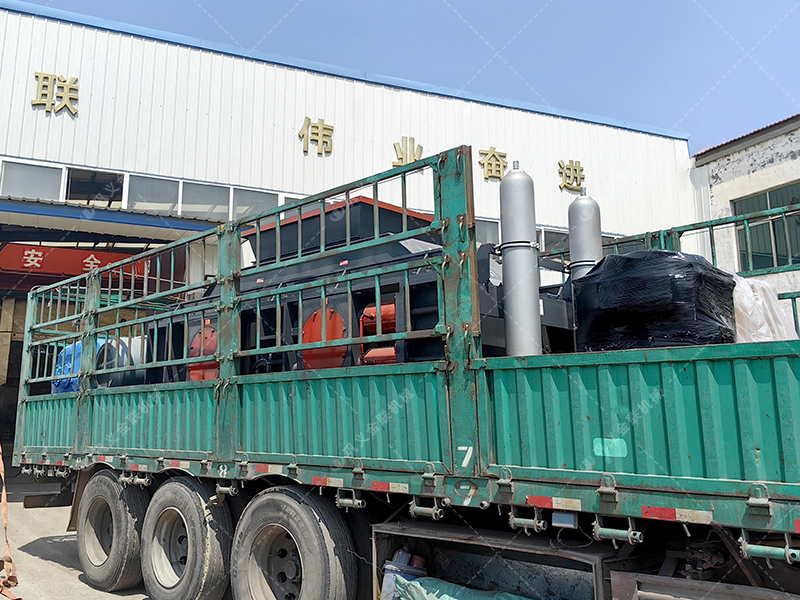 第二臺2PG1500x1000大型液壓對輥破碎機(jī)發(fā)貨 發(fā)往廣東