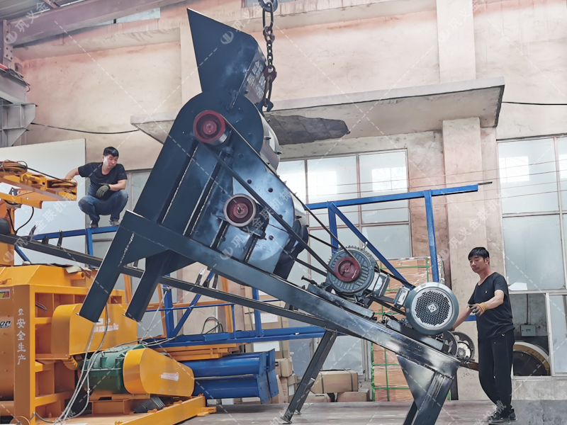 46小型雙級(jí)粉碎機(jī)發(fā)貨圖片_發(fā)往甘肅慶陽_破碎煤 46小型雙級(jí)粉碎機(jī)發(fā)貨圖片_發(fā)往甘肅慶陽_破碎煤